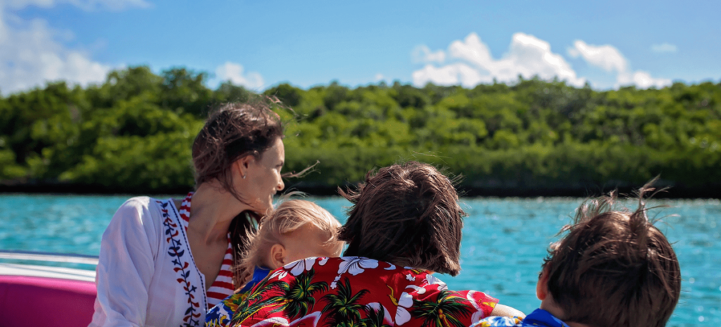 catamaran-people (Large) - Experience Mo-Ti-Zil